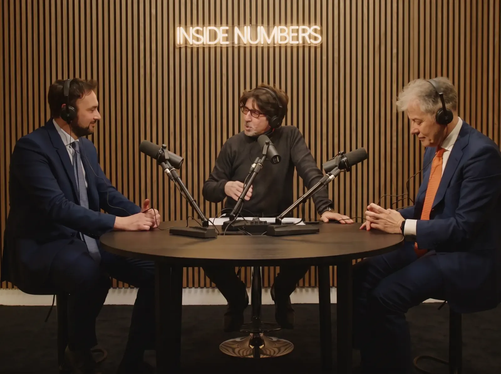 Set video podcast con microfoni e camere